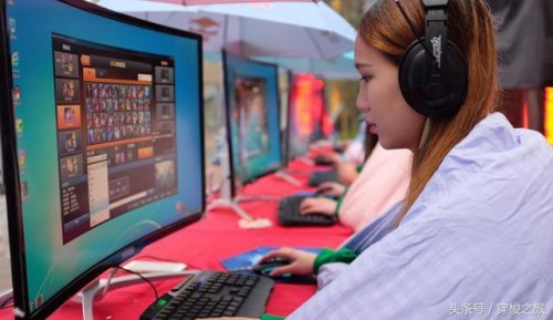  电竞少女崭露头角，精准预判助队翻盘  