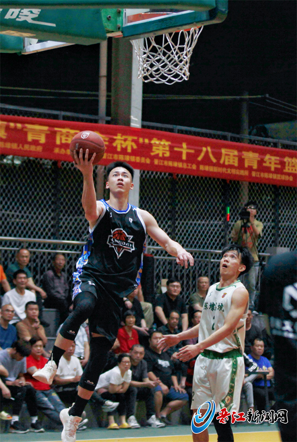  青少年篮球联赛开幕，青春风暴席卷赛场