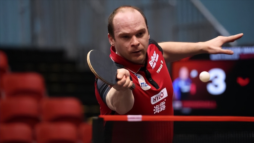  福基纳救两赛点演逆转，爆冷淘汰头号种子