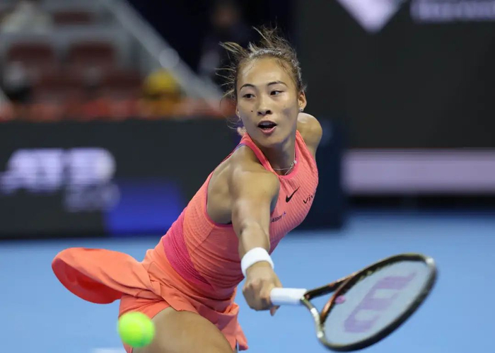  郑钦文强势晋级八强，中国金花闪耀法网