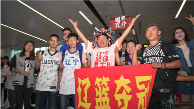  主场氛围助力腾飞，球迷助威声震屋瓦