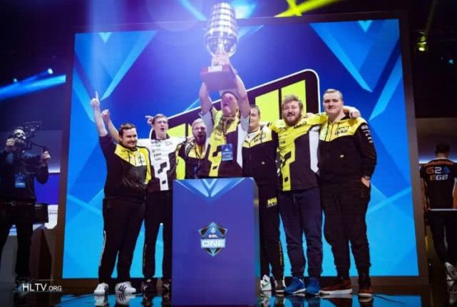  电竞天才少年横空出世，单场五杀震撼全场  