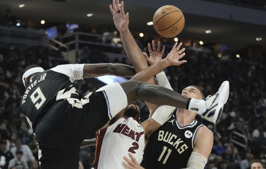  热火巴特勒强硬突破造犯规罚球制胜