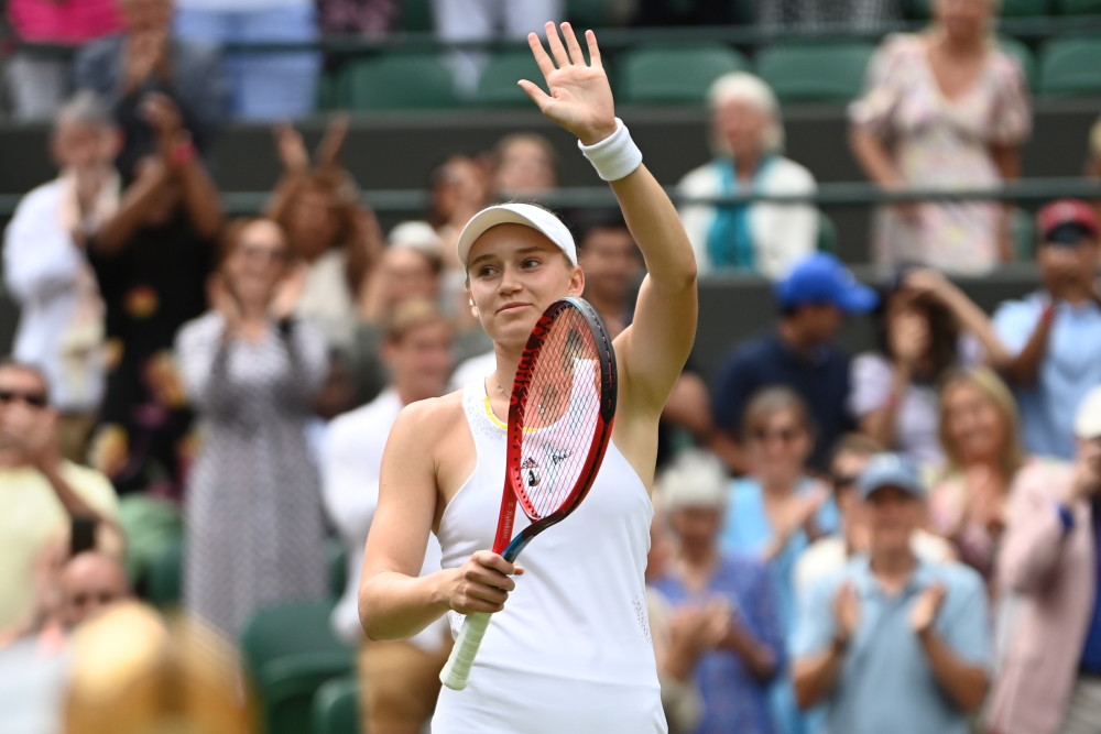  莱巴金娜温网夺冠书写新传奇