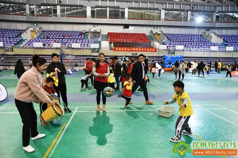  篮球公益行动开展，山区孩子收获梦想球鞋